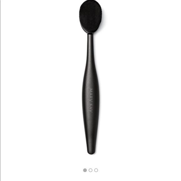 Mary Kay Foundation Blending brush - Picture 2 of 4